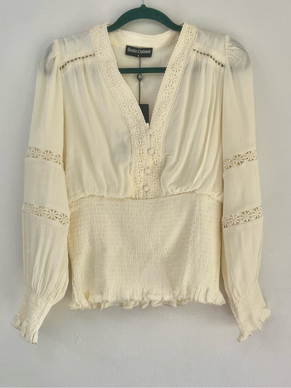 Scarlett Darkness NWT Women’s Renaissance Peasant Shirt Ruched Beige V Neck Med
